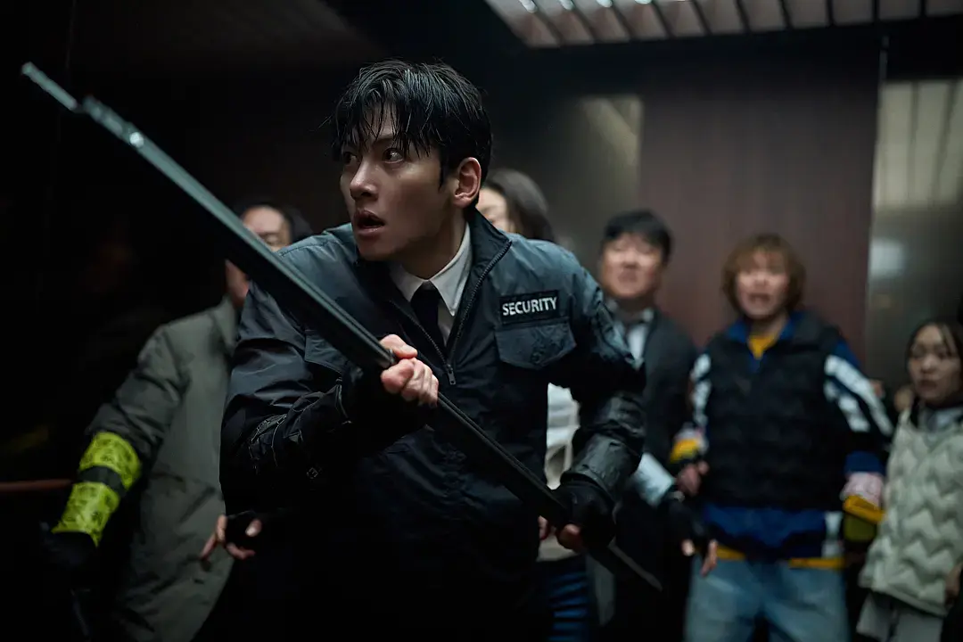 《群体》超清无删减全集！韩国恐怖片《群体》全智贤具教焕主演，沉浸式丧尸惊悚完整版在线观看