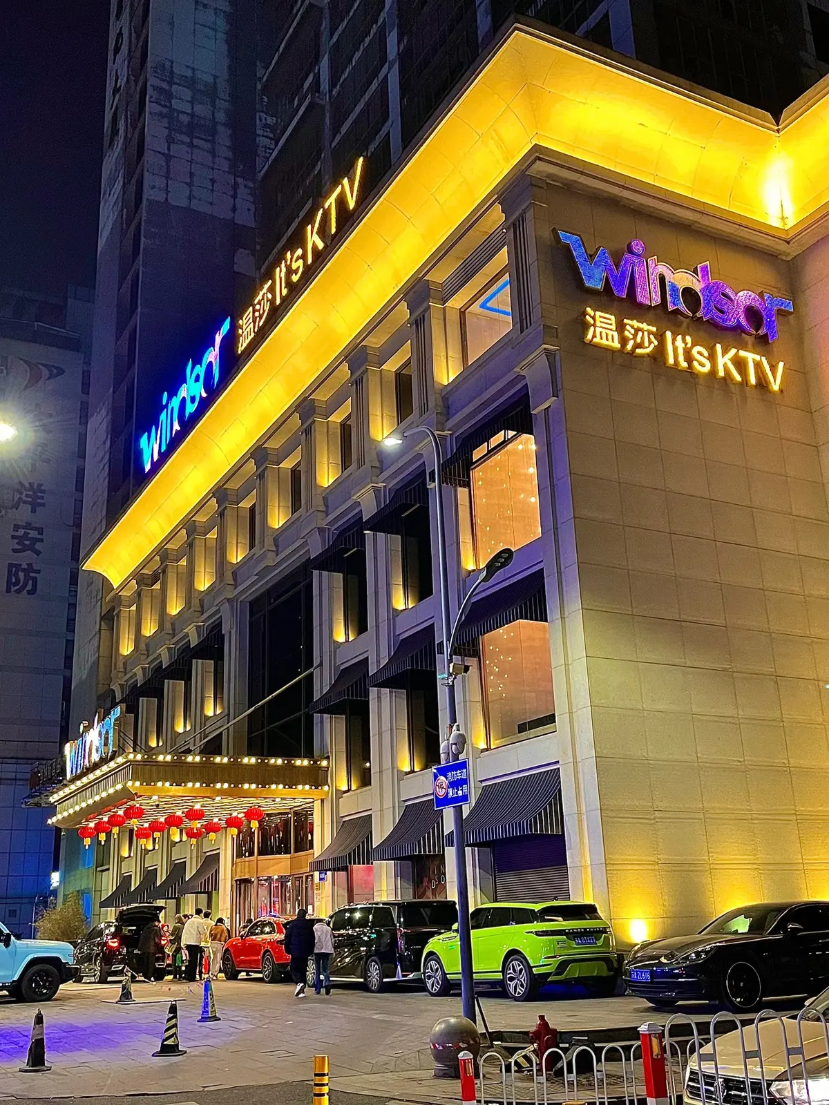 《南京温莎ktv515包间视频》在线观看《南京温莎ktv515包间视频》高清完整版-下小雨下大雨场景免费播放